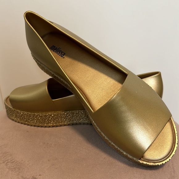 NWOT stunning Melissa, wedge platforms in gold and size 7! - Picture 7 of 9